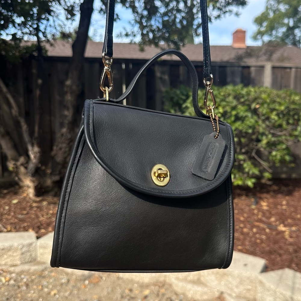 Vintage Coach Regina Black Leather Crossbody 9983